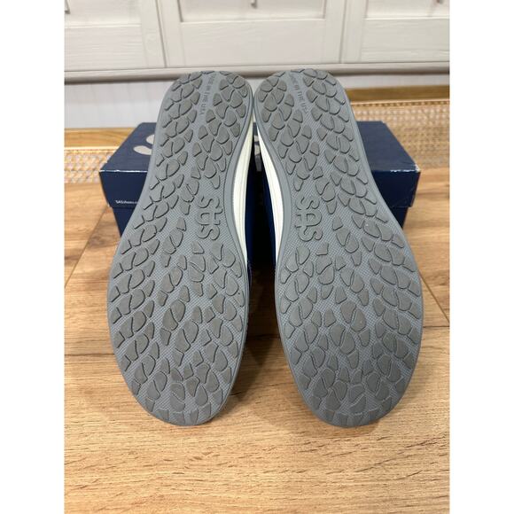 SAS Women's Sporty Lux Lace Up Sneaker Blue Perf Leather Size 10 Wide NIB Comfy - Picture 11 of 14